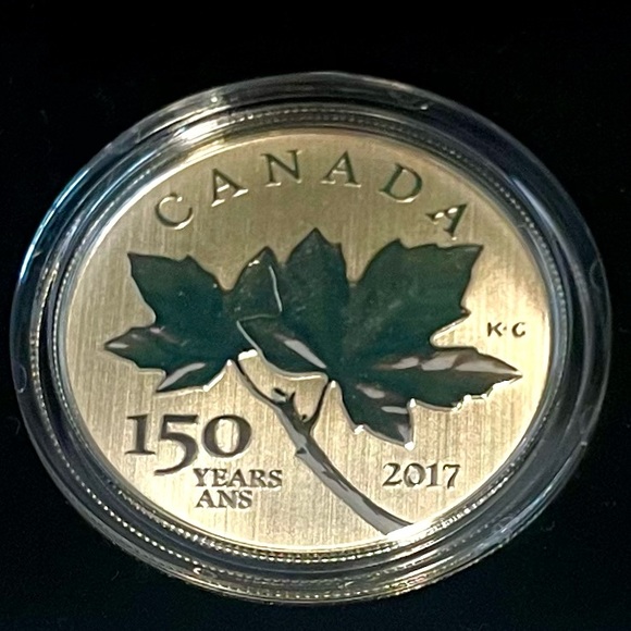 This coin is 99.99% pure silver, with a diameter of 34 millimetres. - Picture 4 of 6